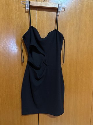 Vestido negro con aberturas