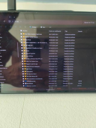 Lenovo Legion Go con extras.