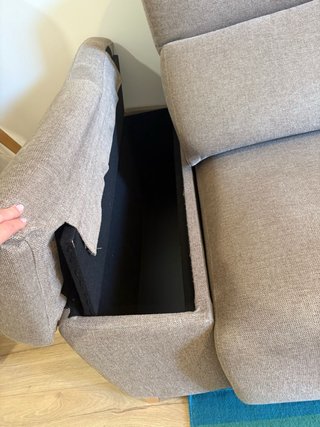 Sofá de tela beige