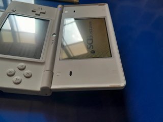 Nintendo DS Blanca con Lápiz y Juego Ghostbusters