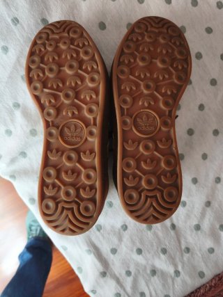 Zapatillas Adidas Marrones y Amarillas