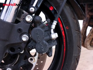 SUZUKI GSR 750