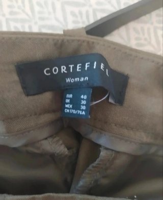 PANTALONES FLUIDOS CON CINTURÓN