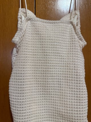 Vestido blanco ajustado con tirantes