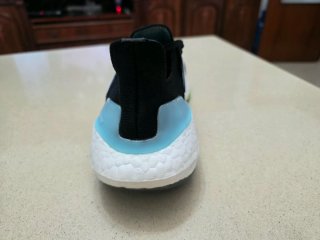 Adidas Ultraboost 22 Negra y azul n38,5