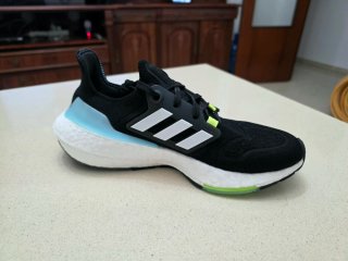 Adidas Ultraboost 22 Negra y azul n38,5