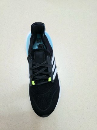 Adidas Ultraboost 22 Negra y azul n38,5