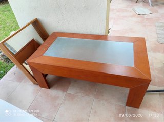 Mesa de centro de madera y cristal