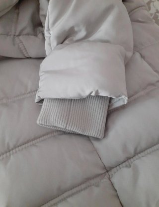 Chaquetón gris acolchado
