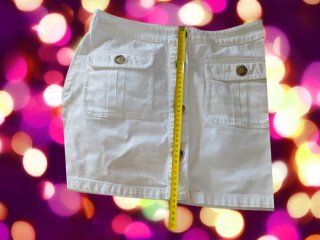 Falda mini blanca de Stradivarius