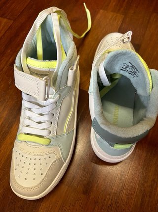 Zapatillas deportivas Stradivarius altas- NUEVAS