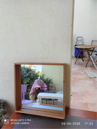 Espejo de madera pequeño