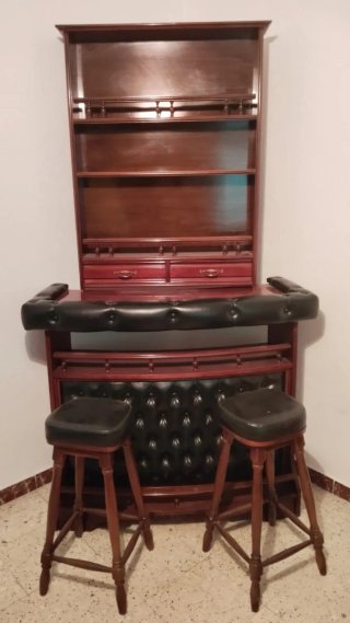 Mueble Bar Clásico Madera y Cuero