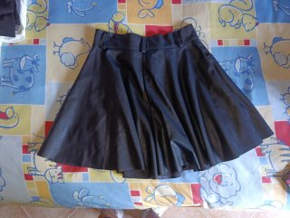Pantalones anchos efecto piel negros