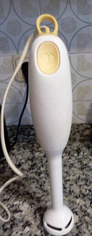 Batidora de mano blanca