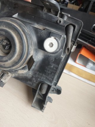 Faro Derecho (piloto)Nissan Terrano
