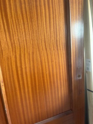 Dos puertas de madera interior