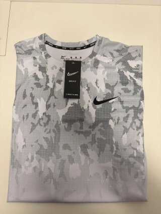 Camiseta deportiva Nike Talla M