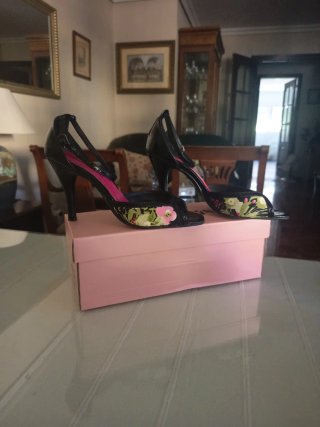 Tacones Menbur Negros con Flores