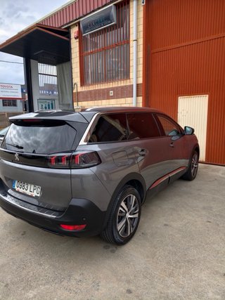 Peugeot 5008 2021