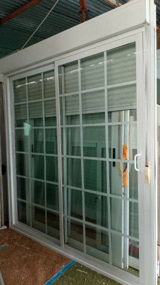 2 Balconera alumini cuadradito  blan medi 205,230