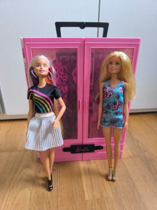 Armario Barbie con 2 Barbies y Accesorios
