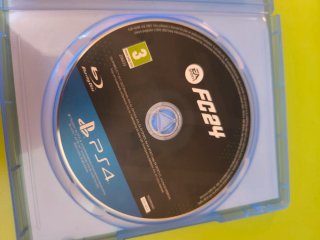 FIFA 24 per PS4 a buon prezzo e in perfette condizioni.