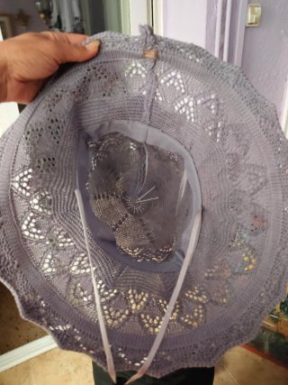 Sombrero de verano tejido con flor