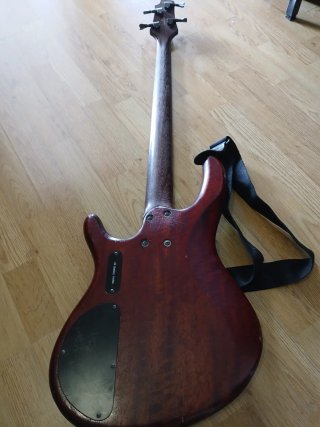 Bajo Cort Artisan C4Z