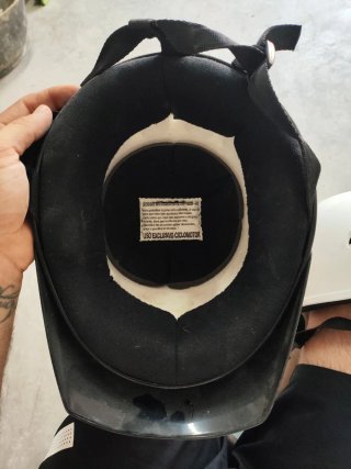 Casco vespino negro y blanco