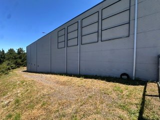 Nave Comercial e Industrial de Más de 1.470 m2