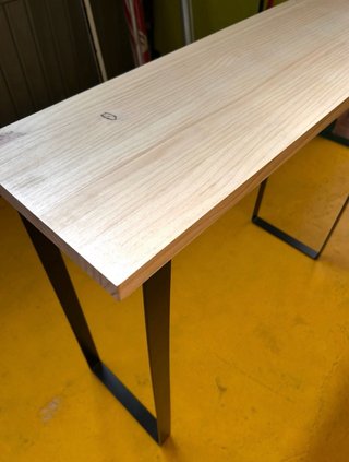 Mesa industrial madera y metal. Madera de pino