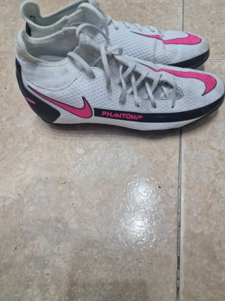 Nike phanton blancas negras y rosas.