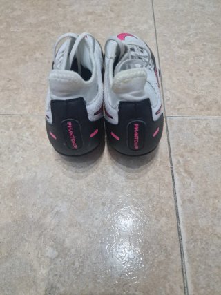 Nike phanton blancas negras y rosas.