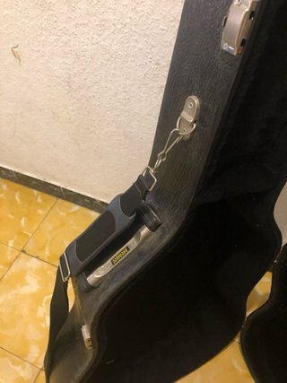Guitarra Alhambra con funda