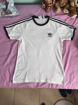 Camiseta Adidas blanca rayas negras