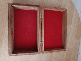 Caja madera vintage con incrustaciones de latón