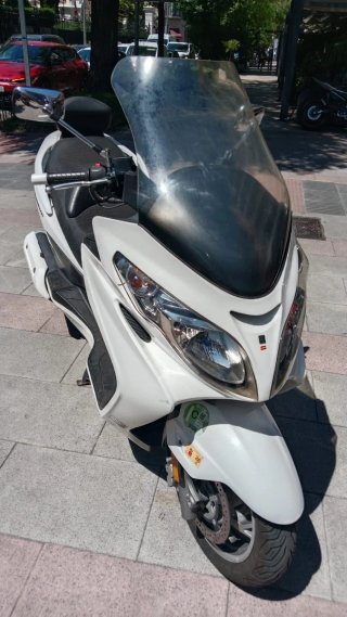 Suzuki Burgman AN400 Blanca