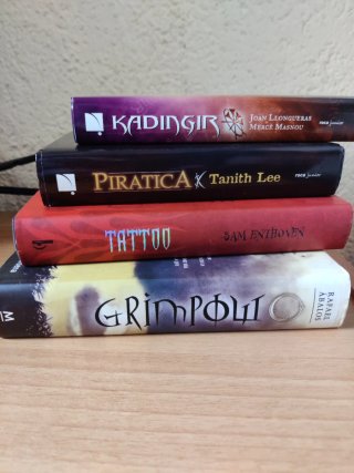 Lot 4 libros de fantasia juvenil Llibres Tapa dura