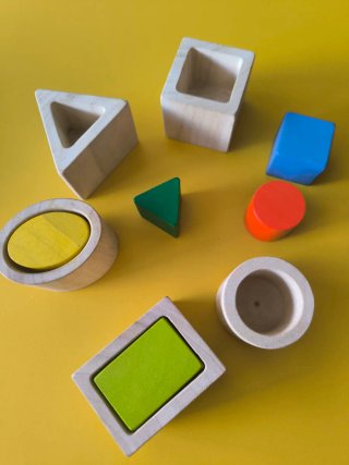 Bloques de encaje geométricos PlanToys