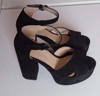 Sandalias tacón Pull&Bear negras 37