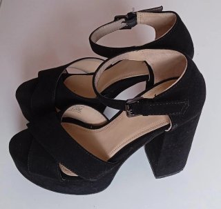Sandalias tacón Pull&Bear negras 37