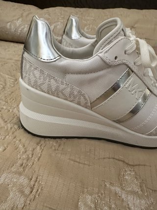 Deportivas Michael Kors Cuña Interior Plata/Blanco