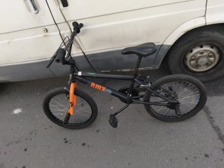 Bicicleta BMX Negra y Naranja