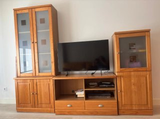 Mueble de salón madera y cristal (ESTÀ EN PORTOSÍN