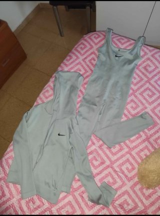 Mono reductor Nike bordado gris