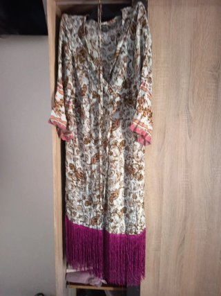 Vestido largo estampado flecos