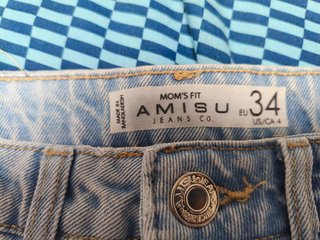 Pantalón vaquero desgastado