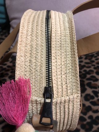 Bolso redondo de paja con palmera