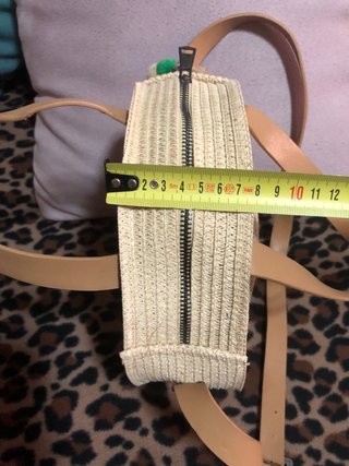 Bolso redondo de paja con palmera